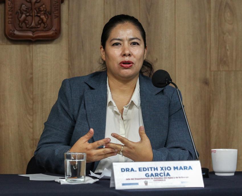 Foto de la Dra Edith Xiomara en conferencia de prensa