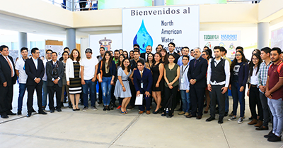 Grupo de asistentes junto al logo del North American Water Conference 2017